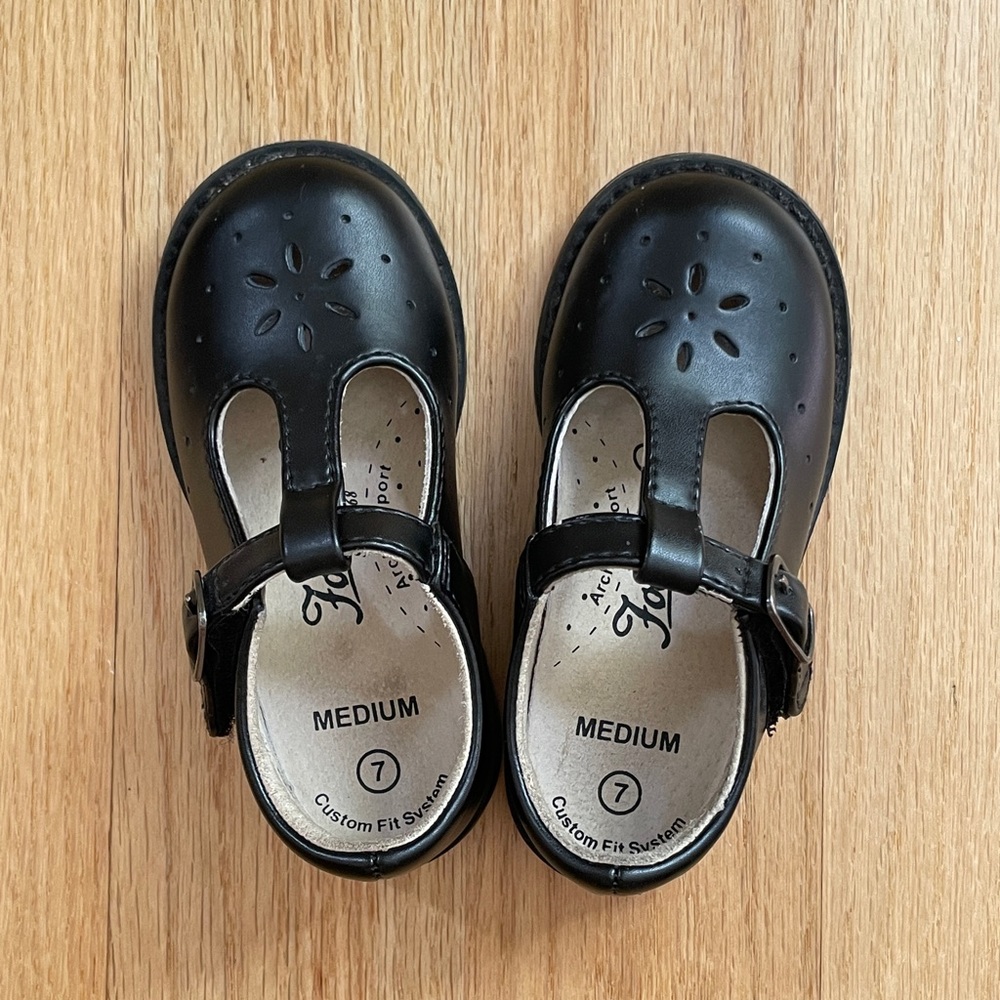 Footmates Toddler Sherry Mary Janes Size 7